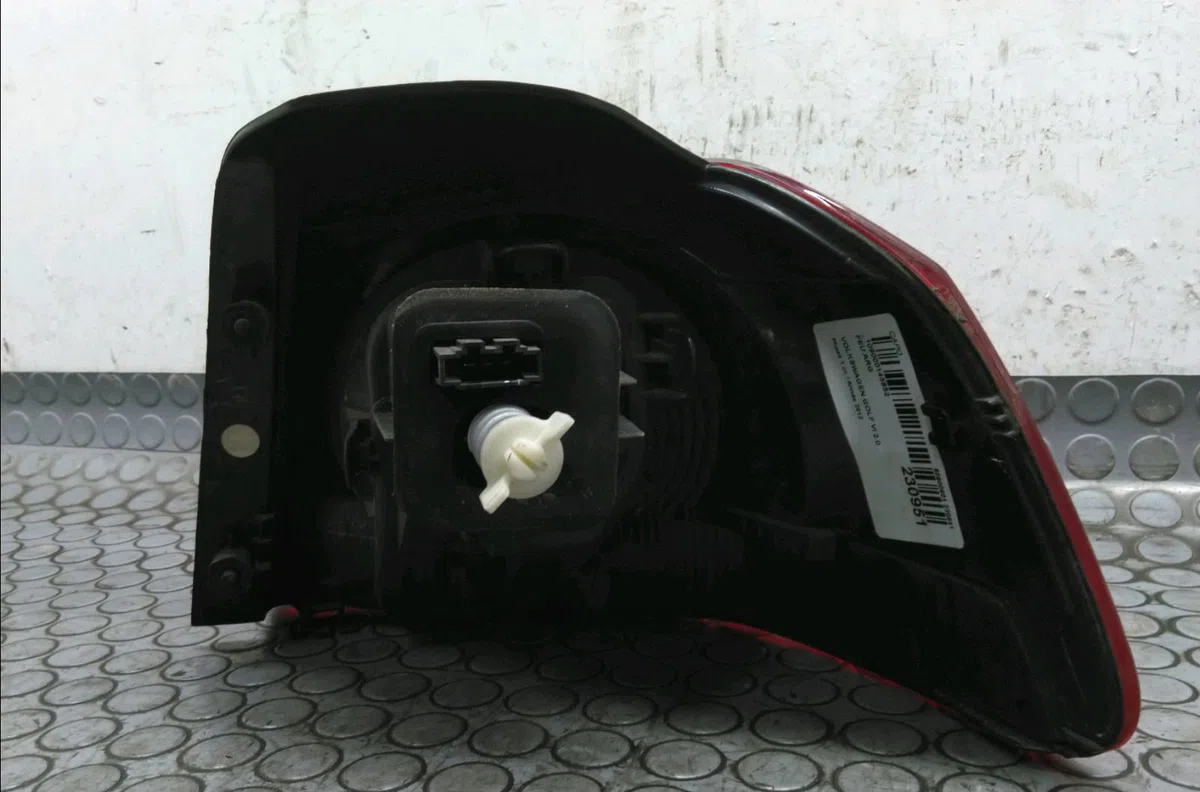 Feu arrière gauche Volkswagen GOLF VI (5K1) 2.0 tdi 4motion (2009-2012) occasion