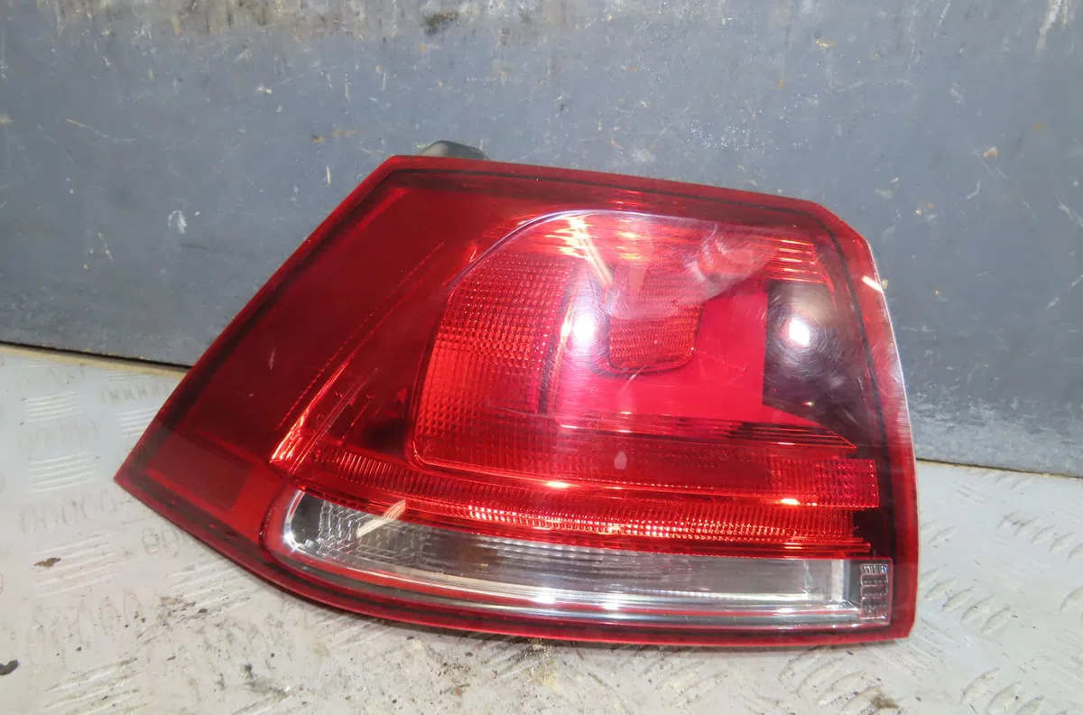 Feu arrière gauche Volkswagen GOLF VII (5G1, BQ1, BE1, BE2) 1.2 tsi (2012-2017) occasion