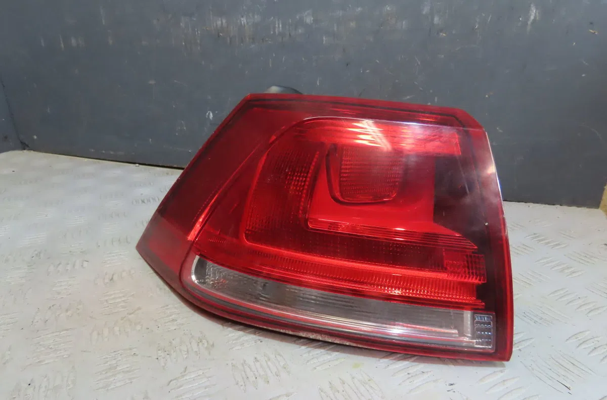 Feu arrière gauche Volkswagen GOLF VII (5G1, BQ1, BE1, BE2) 1.6 tdi (2012-2017) occasion