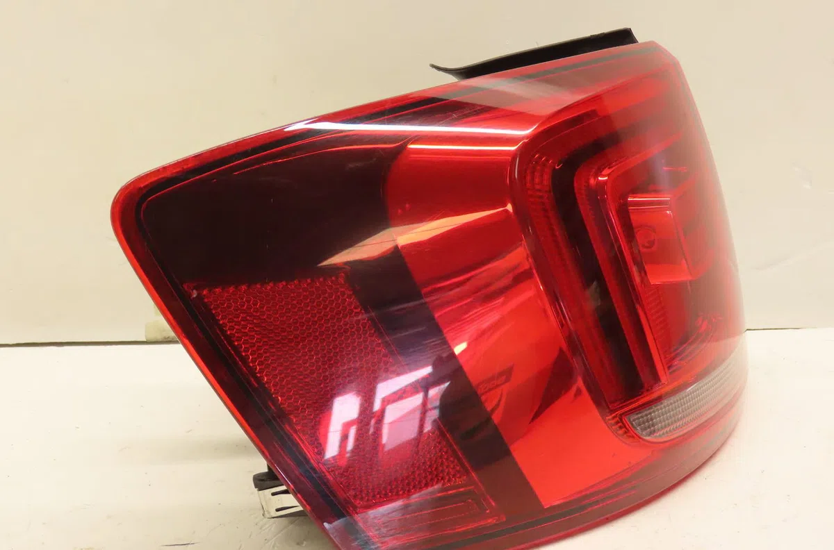 Feu arrière gauche Volkswagen JETTA IV (162, 163, AV3, AV2) 1.4 tsi hybrid (2011) occasion