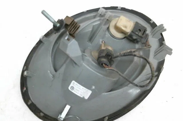 Feu arrière gauche Volkswagen NEW BEETLE Décapotable (1Y7) 1.6 (2003-2010) occasion