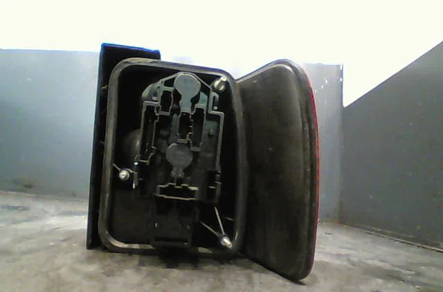 Feu arrière gauche VOLKSWAGEN PASSAT 1994 occasion