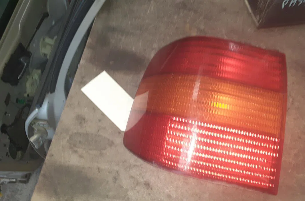 Feu arrière gauche Volkswagen PASSAT B3-B4 (3A2, 35I) 1.9 tdi (1993-1996) occasion
