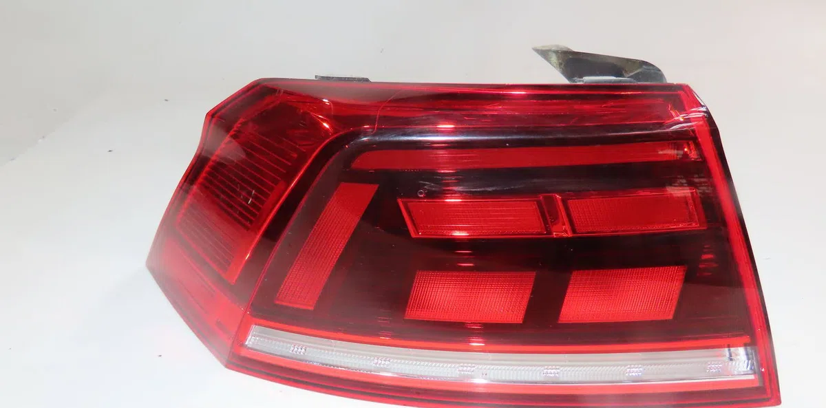 Feu arrière gauche Volkswagen PASSAT B8 (3G2, CB2) 1.6 tdi (2014) occasion