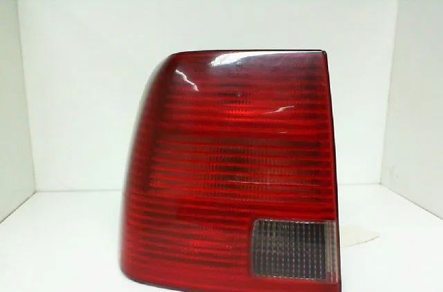 Feu arrière gauche VOLKSWAGEN PASSAT IV  1.9 TDI 115ch occasion