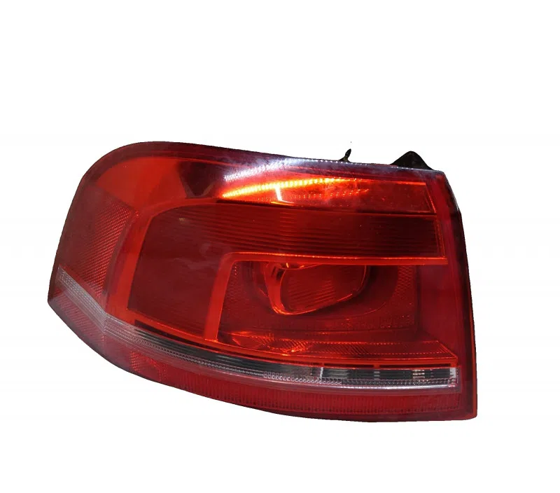 FEU ARRIERE GAUCHE VOLKSWAGEN PASSAT VI SW 3AF945095E