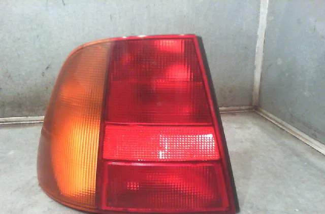 Feu arrière gauche VOLKSWAGEN POLO 1997 occasion