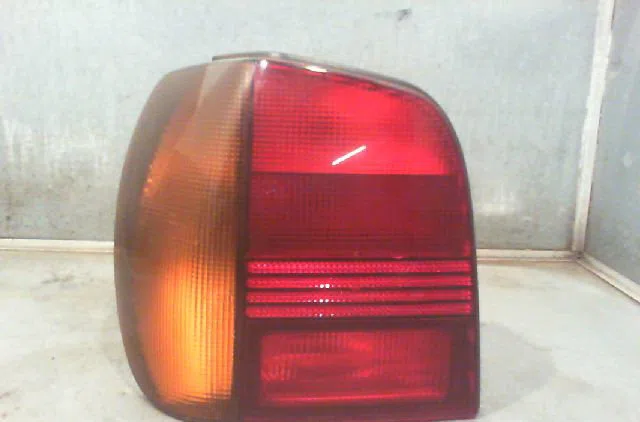Feu arrière gauche VOLKSWAGEN POLO 1999 occasion