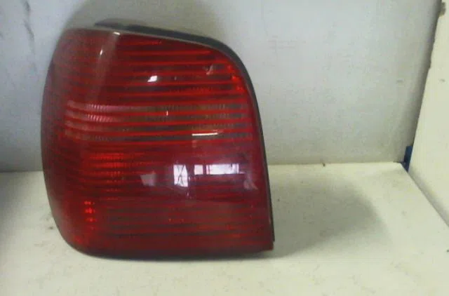 Feu arrière gauche VOLKSWAGEN POLO 2000 occasion