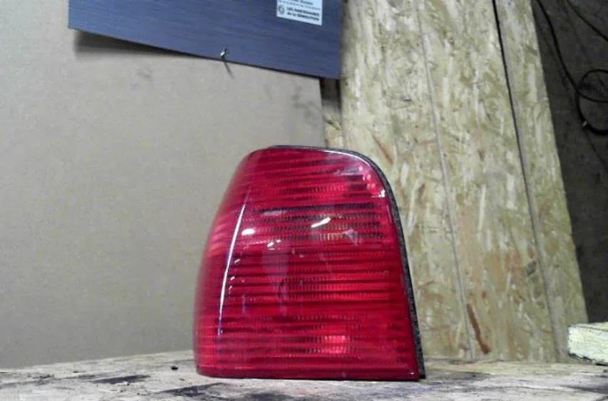 Feu arrière gauche Volkswagen POLO (6N2) 1.4 16v (1999-2001) occasion