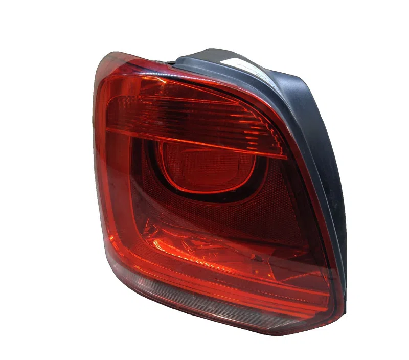 FEU ARRIERE GAUCHE VOLKSWAGEN POLO 6R0945095