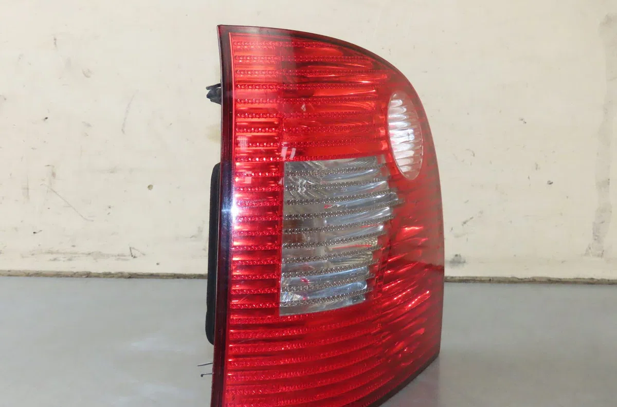 Feu arrière gauche Volkswagen POLO (9N_, 9A_) 1.2 12v (2001-2007) 5 portes occasion