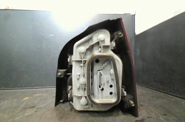 Feu arrière gauche Volkswagen POLO (9N_, 9A_) 1.4 tdi (2001-2005) occasion