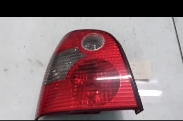 Feu arrière gauche Volkswagen POLO (9N_, 9A_) 1.4 tdi (2001-2005) occasion