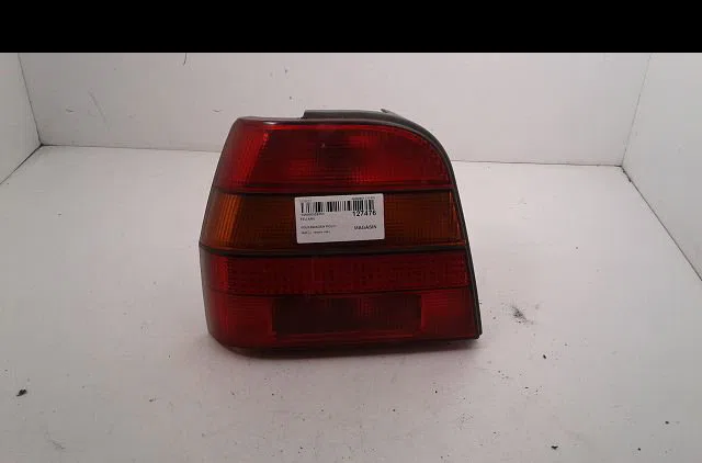 Feu arrière gauche Volkswagen POLO Coupé (86C, 80) 1.0 cat (1989-1994) occasion