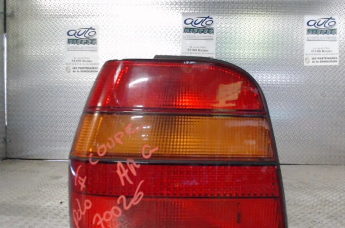 Feu arrière gauche Volkswagen POLO Coupé (86C, 80) 1.0 cat (1989-1994) occasion