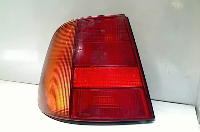 Feu arrière gauche VOLKSWAGEN POLO III  1.4i 8v 60ch occasion