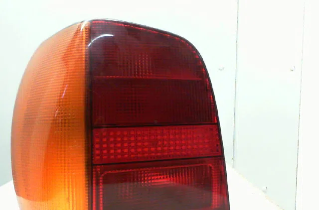 Feu arrière gauche VOLKSWAGEN POLO III  1.4i 8v 60ch occasion