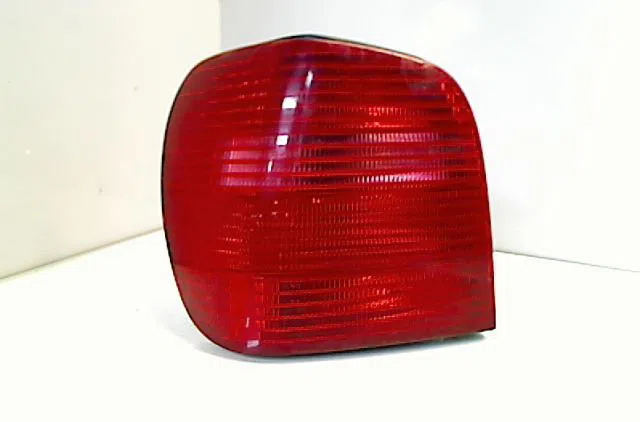 Feu arrière gauche VOLKSWAGEN POLO III  1.9 D 65ch occasion