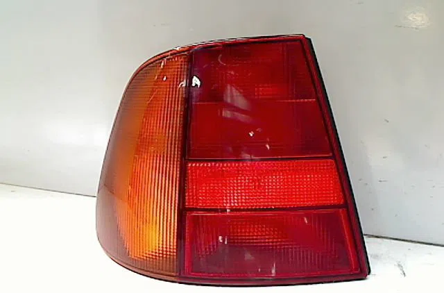 Feu arrière gauche VOLKSWAGEN POLO III  1.9 SDI occasion