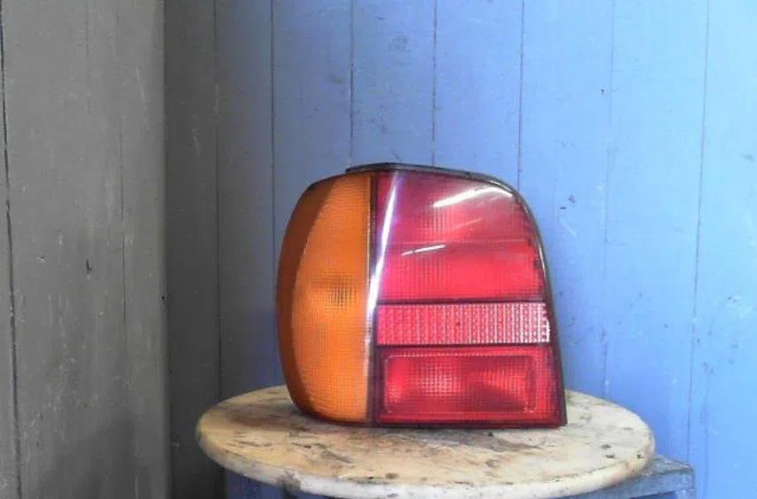 Feu arrière gauche Volkswagen POLO III (6N1) 100 1.4 16v (1996-1999) occasion