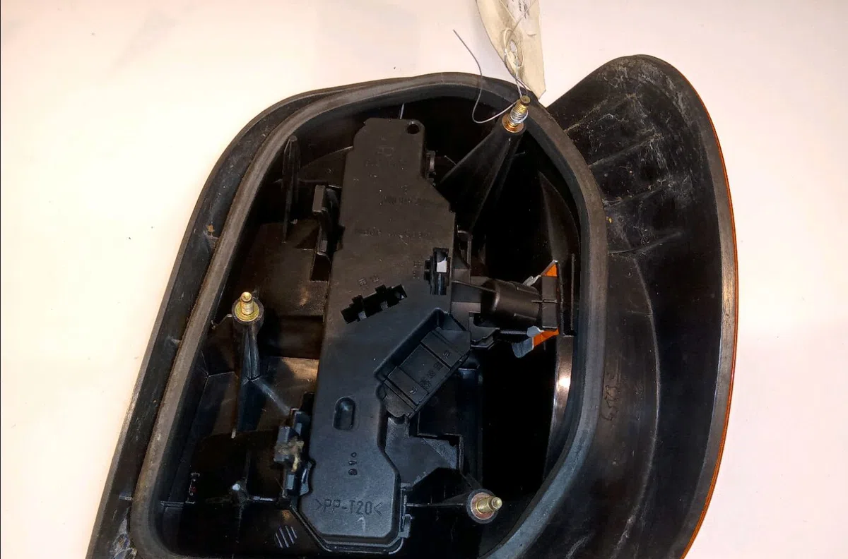 Feu arrière gauche Volkswagen POLO III (6N1) 55 1.3 (1994-1997) occasion