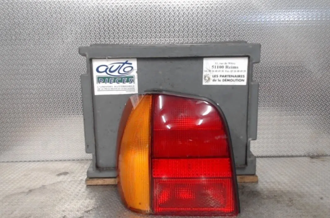 Feu arrière gauche Volkswagen POLO III (6N1) 64 1.9 d (1994-1999) occasion