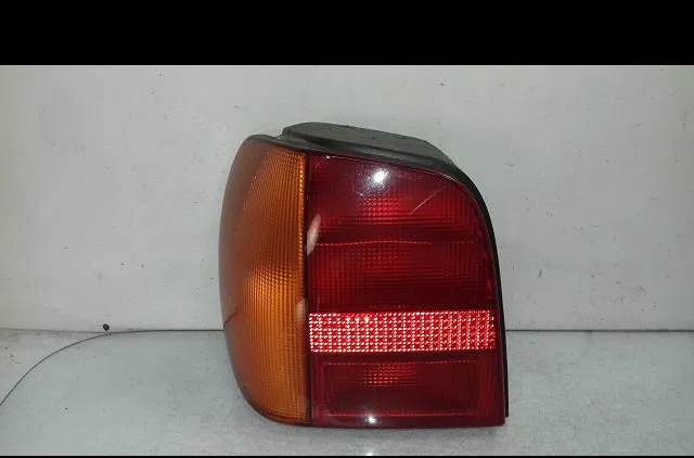 Feu arrière gauche Volkswagen POLO III (6N1) 75 1.6 (1994-1999) occasion