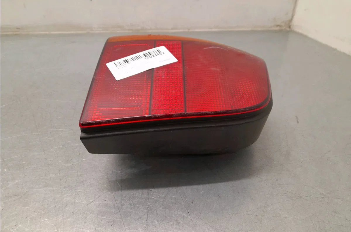 Feu arrière gauche VOLKSWAGEN POLO III occasion