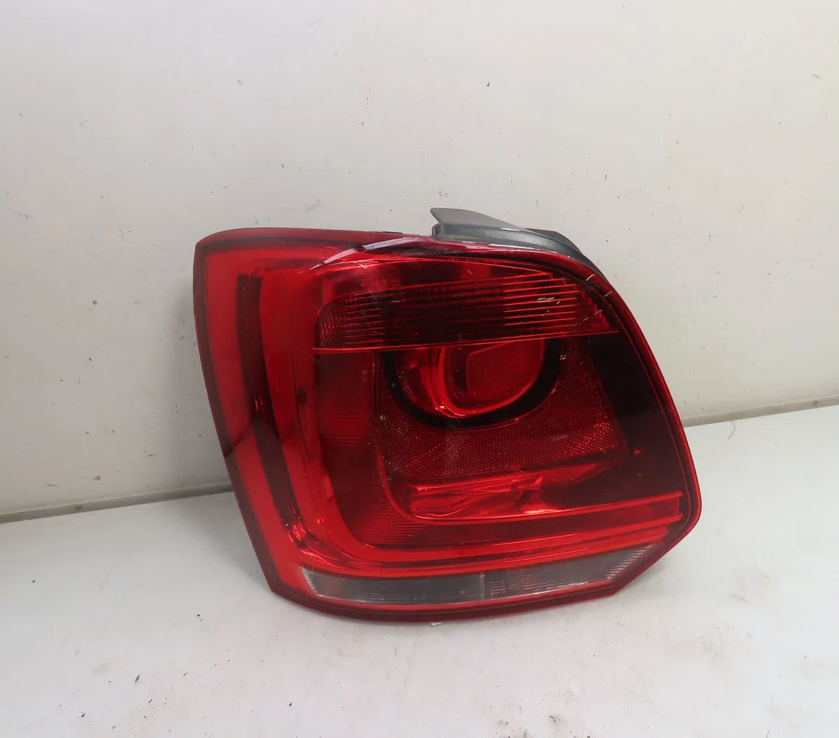 Feu arrière gauche VOLKSWAGEN POLO occasion