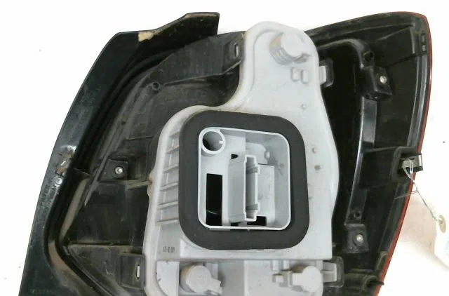 Feu arrière gauche Volkswagen POLO V (6R1, 6C1) 1.2 (2009) occasion