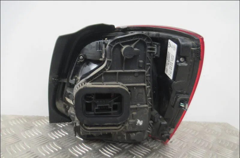 Feu arrière gauche Volkswagen POLO V (6R1, 6C1) 1.2 tsi 16v (2014-2017) 5 portes occasion