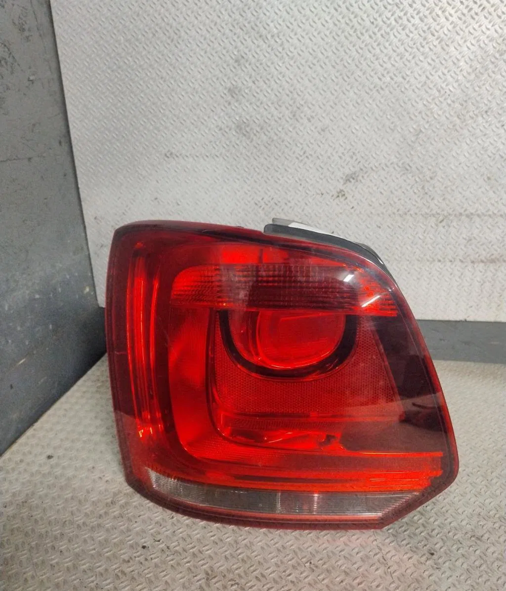 Feu arrière gauche Volkswagen POLO V (6R1, 6C1) 1.4 (6r1) (2009-2014) occasion