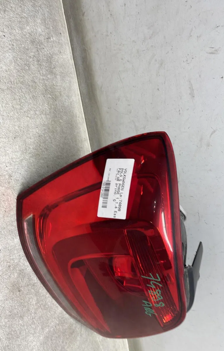 Feu arrière gauche Volkswagen POLO V (6R1, 6C1) 1.4 (6r1) (2009-2014) occasion