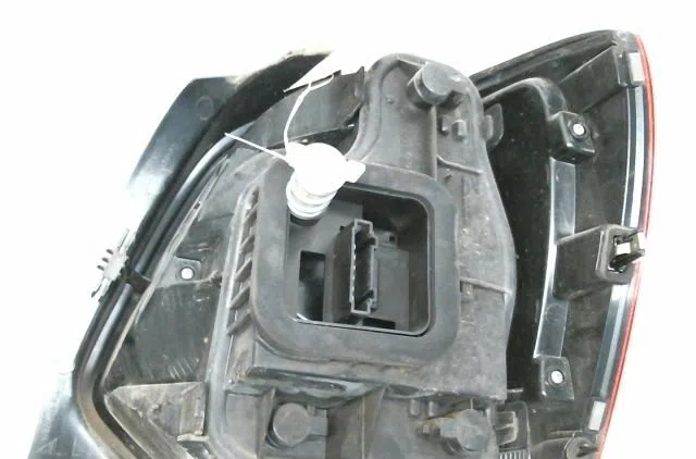 Feu arrière gauche Volkswagen POLO V (6R1, 6C1) 1.4 (6r1) (2009-2014) occasion