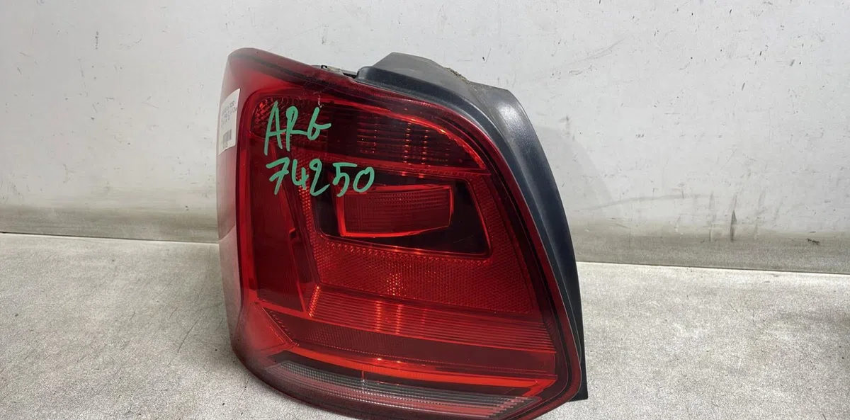 Feu arrière gauche Volkswagen POLO V (6R1, 6C1) 1.4 tdi (2014) 5 portes occasion