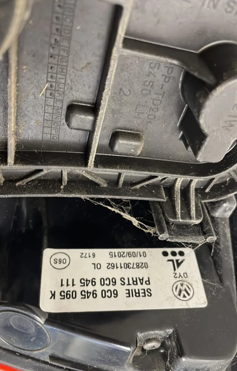 Feu arrière gauche Volkswagen POLO V (6R1, 6C1) 1.4 tdi (2014) 5 portes occasion