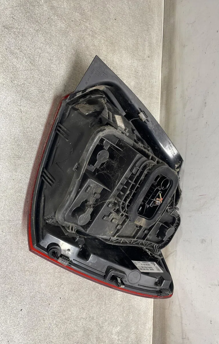 Feu arrière gauche Volkswagen POLO V (6R1, 6C1) 1.4 tdi (2014) 5 portes occasion