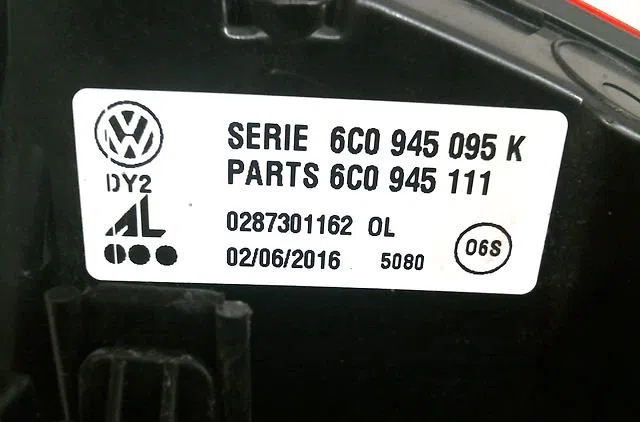 Feu arrière gauche Volkswagen POLO V (6R1, 6C1) 1.4 tdi (2014) occasion