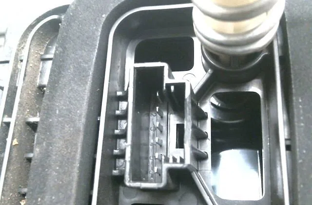 Feu arrière gauche Volkswagen POLO V (6R1, 6C1) 1.4 tdi (2014) occasion