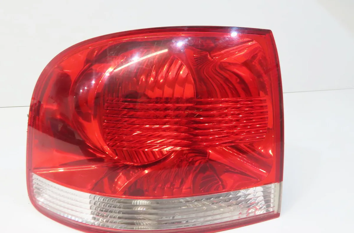 Feu arrière gauche Volkswagen TOUAREG (7LA, 7L6, 7L7) 2.5 r5 tdi (2003-2010) occasion