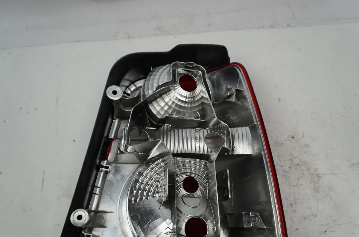Feu arrière gauche Volkswagen TOURAN (1T1, 1T2) 1.9 tdi (2003-2004) 5 portes occasion