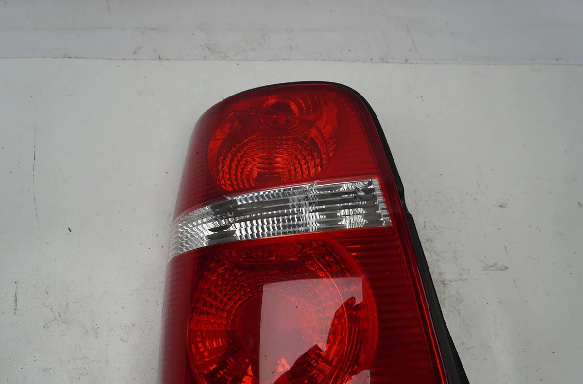 Feu arrière gauche Volkswagen TOURAN (1T1, 1T2) 1.9 tdi (2003-2004) 5 portes occasion