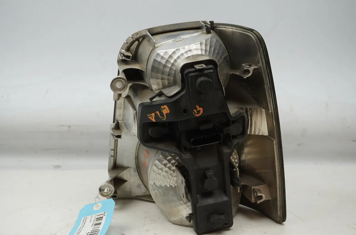 Feu arrière gauche Volkswagen TOURAN (1T1, 1T2) 1.9 tdi (2003-2004) 5 portes occasion