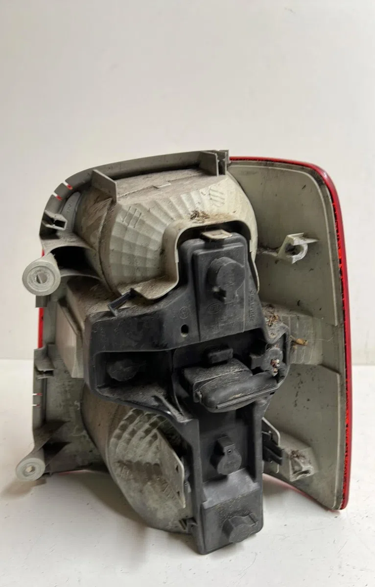 Feu arrière gauche Volkswagen TOURAN (1T1, 1T2) 1.9 tdi (2003-2004) occasion