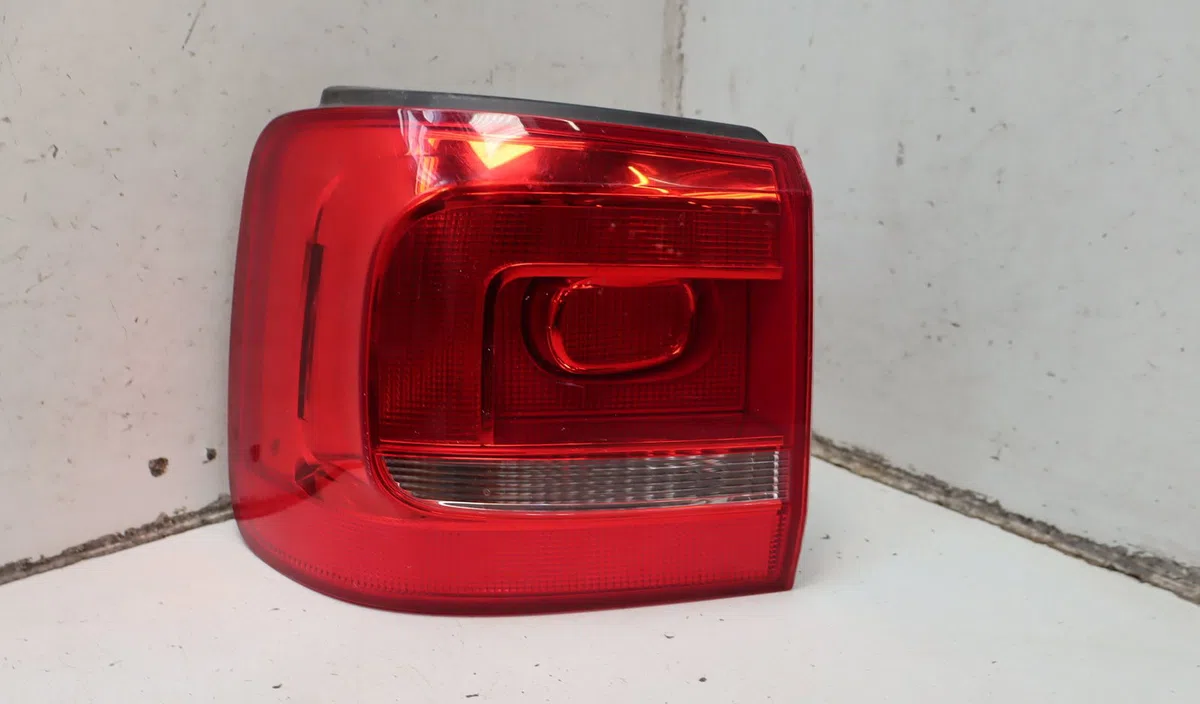 Feu arrière gauche Volkswagen TOURAN (1T3) 1.2 tsi (2010-2015) occasion