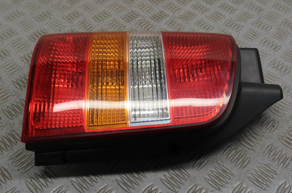 Feu arrière gauche Volkswagen TRANSPORTER V Autobus-Autocar (7HB, 7HJ, 7EB, 7EJ) 2.5 tdi (2003-2009) occasion