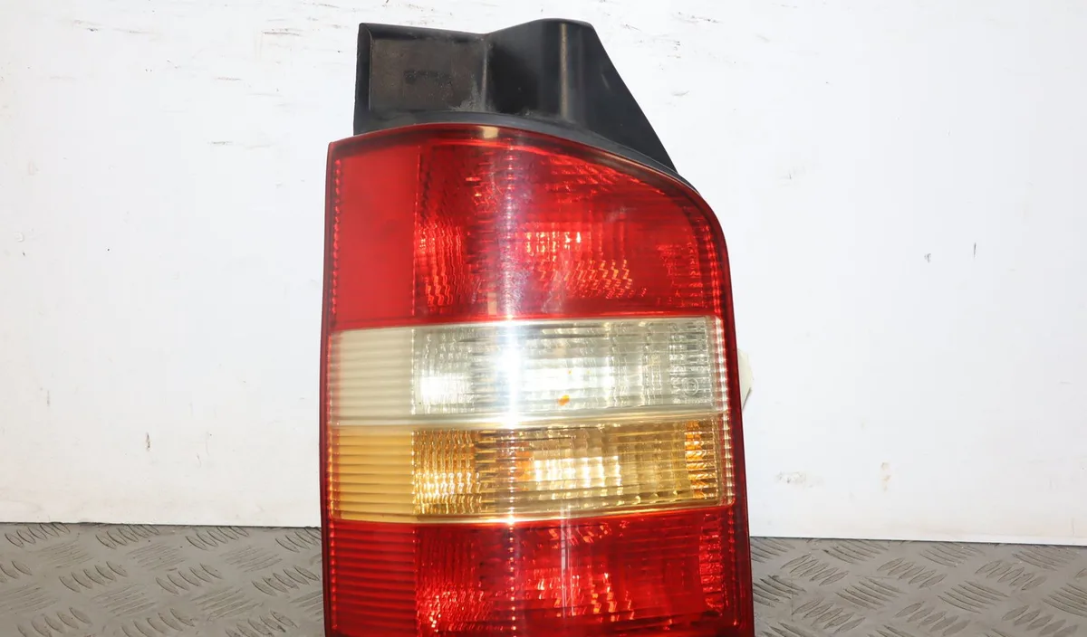 Feu arrière gauche Volkswagen TRANSPORTER V Autobus-Autocar (7HB, 7HJ, 7EB, 7EJ) 2.5 tdi (2003-2009) occasion