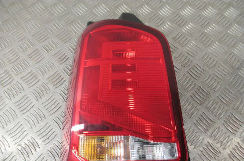 Feu arrière gauche Volkswagen TRANSPORTER VI Camionnette (SGA, SGH, SHA, SHH) 2.0 tdi (2015-2019) occasion