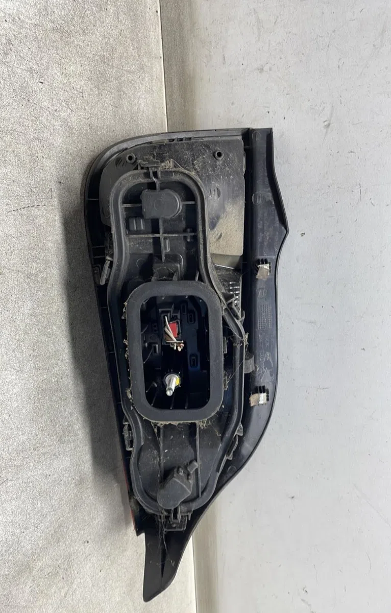 Feu arrière gauche Volkswagen UP! (121, 122, BL1, BL2, BL3, 123) 1.0 (2011-2020) 5 portes occasion